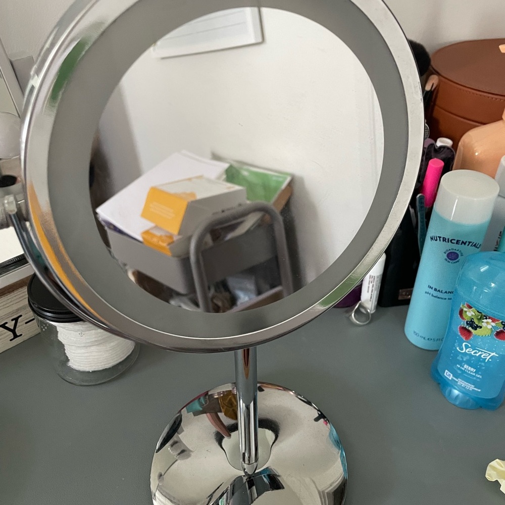 Makeup mirror - Picture 8 of 9